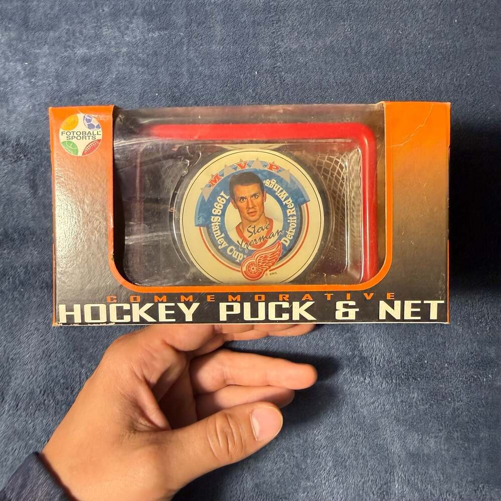 Steve Yzerman Detroit Red Wings 1998 Stanley Cup Commemorative Hockey Puck
